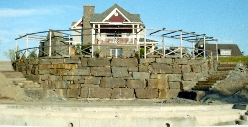 stone block retaining wall